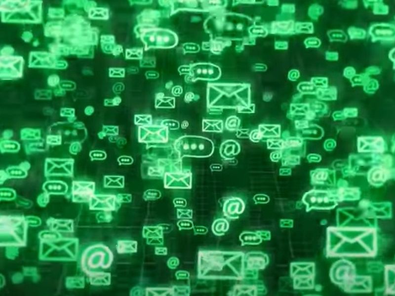 موافقة الوالدين شرط لاستخدام المراهقين شبكات التواصل في فرنسا