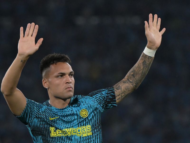 Inter Milan's Argentinian forward #10 Lautaro Martinez warms up ahead of the UEFA Champions League final football match between Inter Milan and Manchester City at the Ataturk Olympic Stadium in Istanbul, on June 10, 2023. (Photo by OZAN KOSE / AFP)