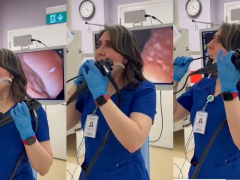 طبيبة تجري تنظير لنفسها