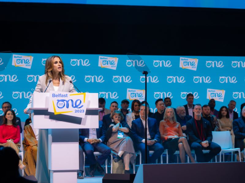 الملكة رانيا في قمة عالم شاب واحد في بلفاست - الاثنين (2 أكتوبر 2023)