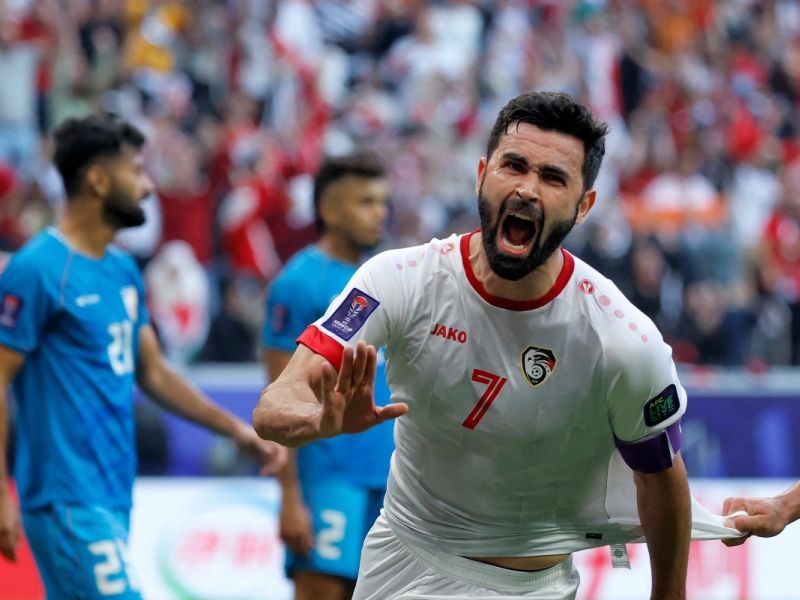 خربين يقود سوريا لانتصار ثمين (Photo by KARIM JAAFAR / AFP)