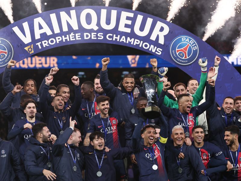 Paris Saint-Germain' players celebrate with the trophy after winning the French Champions' Trophy (Trophee des Champions) football match between Paris Saint-Germain (PSG) and Toulouse FC at the Parc des Princes stadium in Paris on January 3, 2024. (Photo by FRANCK FIFE / AFP)