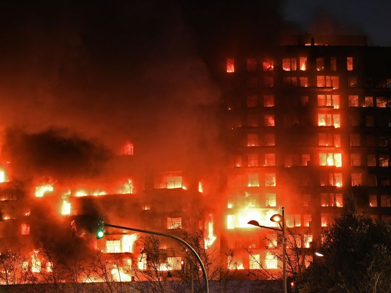 Massive fire in Valencia 