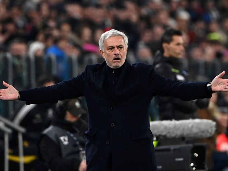 Roma's Portuguese coach Jose Mourinho reacts from the technical area during the Italian Serie A football match between Juventus and Roma at the Allianz Stadium in Turin, on December 30, 2023. (Photo by Isabella BONOTTO / AFP)