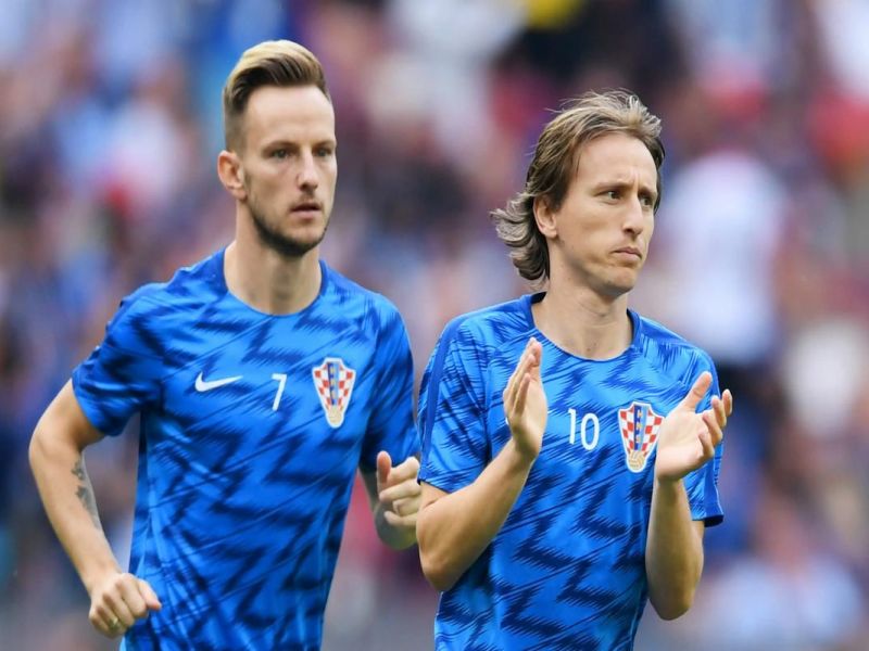 راكيتيتش يقنع مودريتش بروشن
