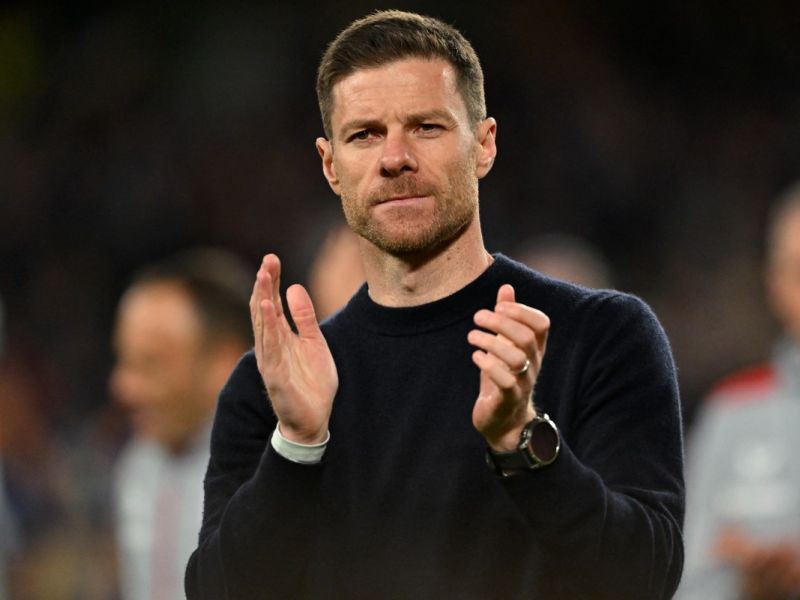 Bayer Leverkusen's Spanish head coach Xabi Alonso applauds fans on the pitch after the UEFA Europa League final football match between Atalanta and Bayer Leverkusen at the Dublin Arena stadium, in Dublin, on May 22, 2024. Atalanta won the game 3-0. (Photo by Glyn KIRK / AFP)