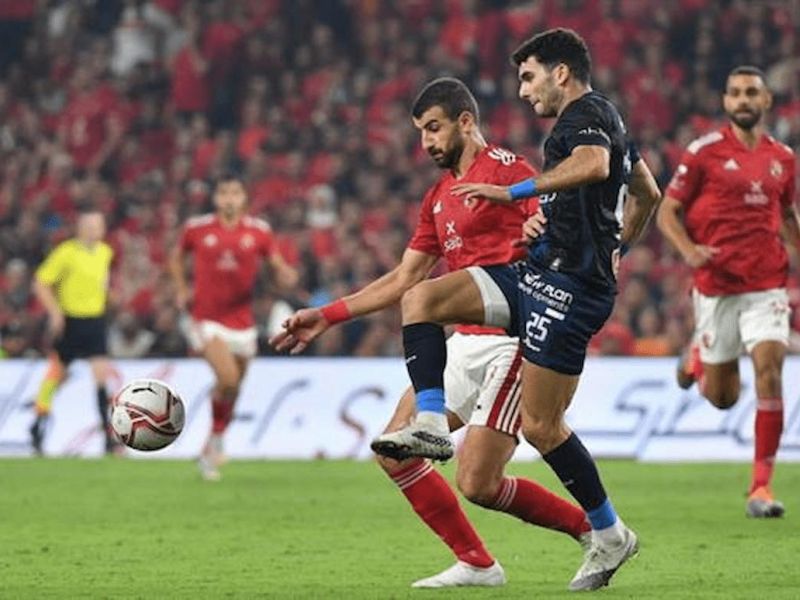 طاقم تحكيم أجنبي للقاء القمة بين الأهلي والزمالك