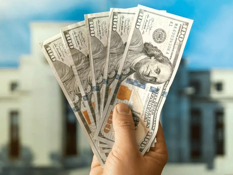 عروض الاحتراف تنهال على نجم الفارس الأبيض