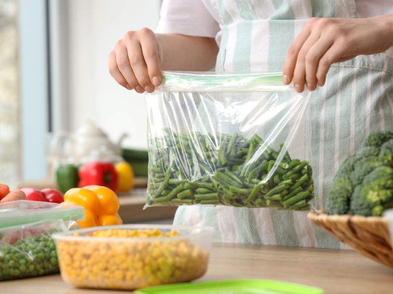5 أطعمة تحتوي على أعلى كمية من البلاستيك الدقيق