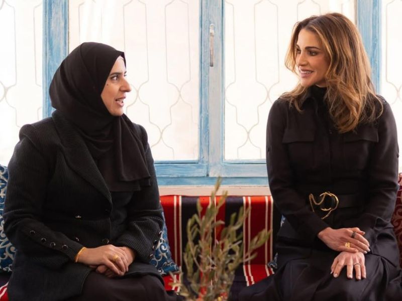 الملكة رانيا تتألق بفستان أسود بسيط في أحدث ظهور