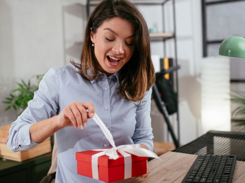 أفكار هدايا للزملاء في عيد الحب