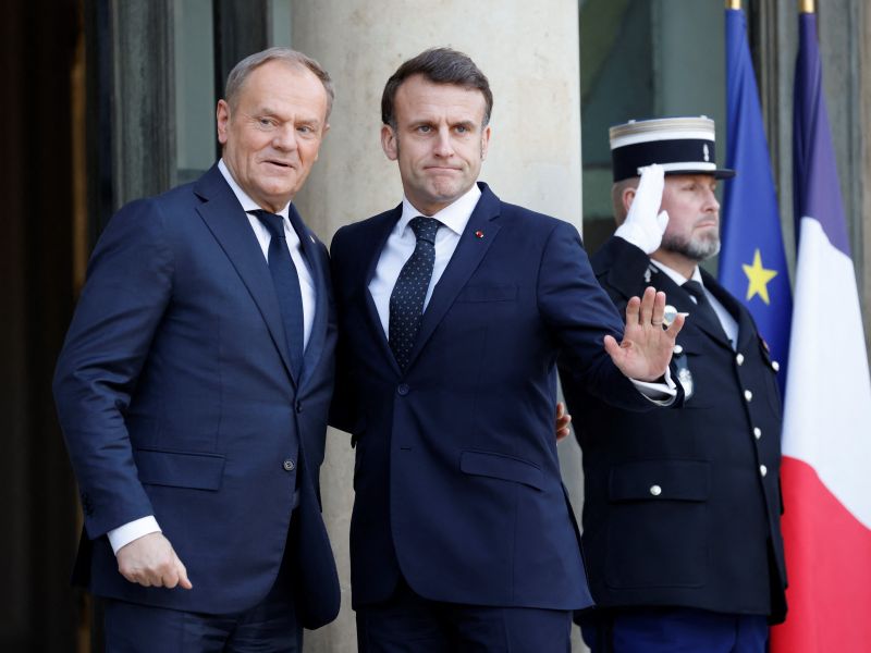 France hosts EU emergency summit