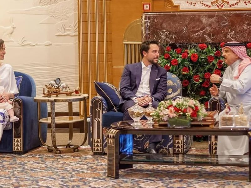 الطفلة الأميرة إيمان تخطف الأنظار في أول ظهور لها