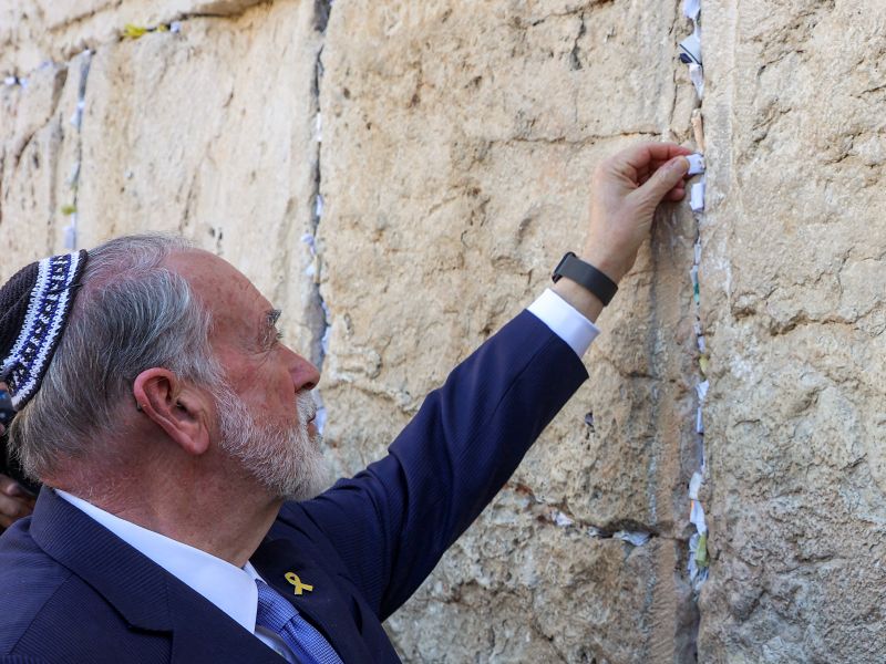 US ambassador prays at Western Wall with message penned by President Trump