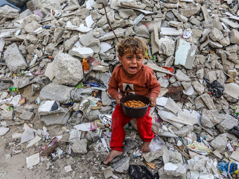 أفادت وكالة الأمم المتحدة لغوث وتشغيل اللاجئين الفلسطينيين "الأونروا"، اليوم الأحد، بأن قطاع غزة يحتاج 500 إلى 600 شاحنة مساعدات كل يوم