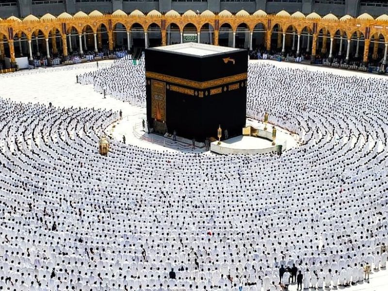 السعودية.."نزاهة" توقف 30 موظفاً تورطوا في الإخلال بأنظمة الحج