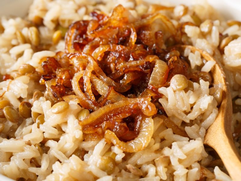 طريقة عمل مجدرة عدس وبرغل طريقة عمل مجدرة عدس وبرغل