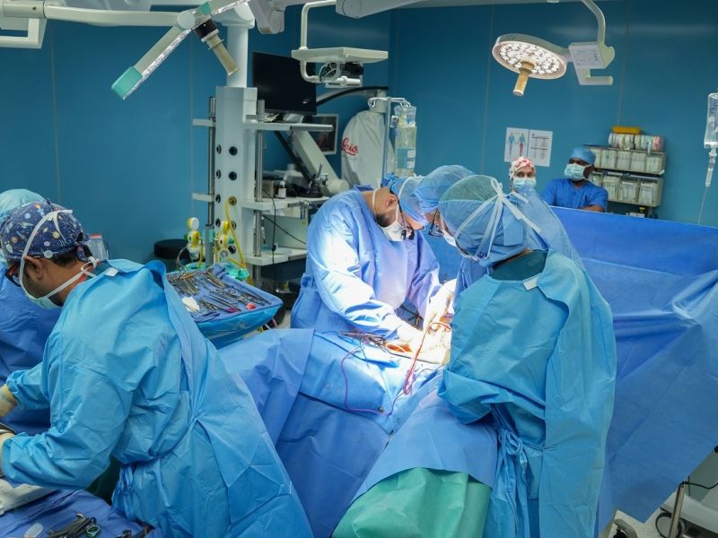 التقنية الأولى من نوعها في دولة الإمارات ودول مجلس التعاون الخليجي جراحون في دولة الإمارات يزرعون مضخة لتوصيل العلاج الكيميائي مباشرة لعلاج أورام الكبد الغير قابلة للجراحة