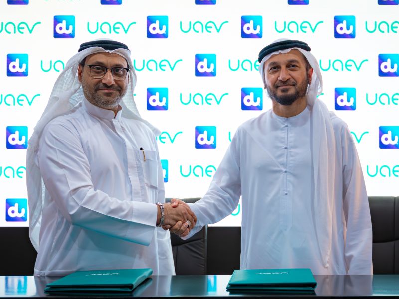 "دو" تُبرم شراكة استراتيجية مع "UAEV" لتسريع اعتماد محطات شحن المركبات الكهربائية في دولة الإمارات العربية المتحدة