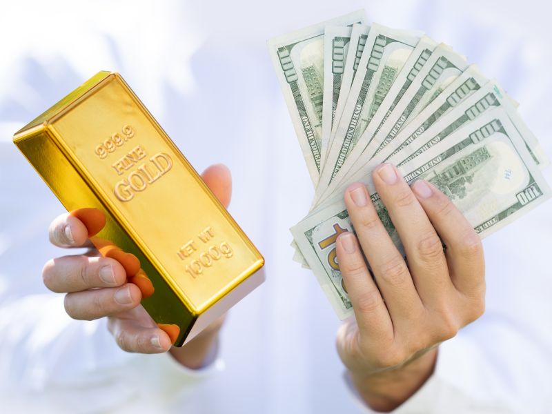 الذهب يتراجع بعد ارتفاع قياسي وسط ترقب بيانات التضخم الأمريكية