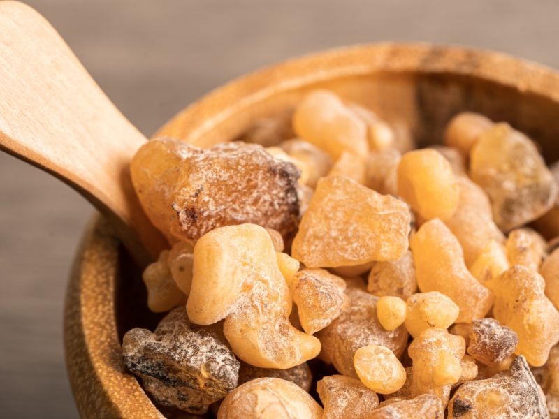 ماذا يحدث لجسمك عند تناول اللبان الذكر قبل النوم؟