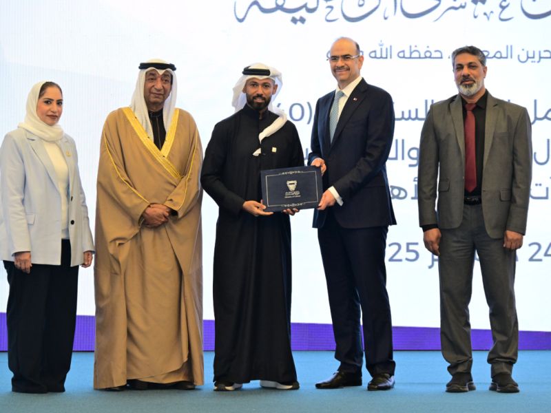 ديار المحرق تحتفي بأحد كوادرها الوطنية ضمن الحفل السنوي الأربعين لتكريم العمال المجدين والمتفوقين بمنشآت القطاع الأهلي