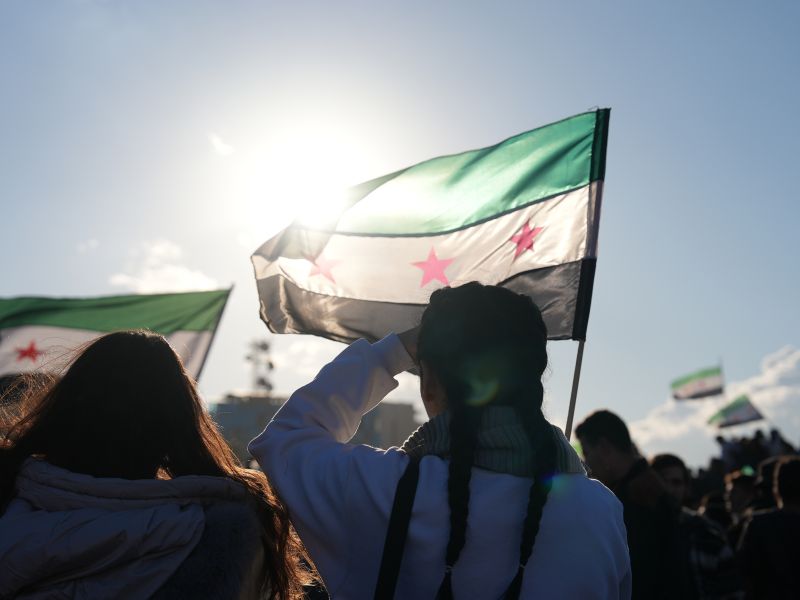 السوريون يحييون الذكرى الأولى للإطاحة بالأسد 