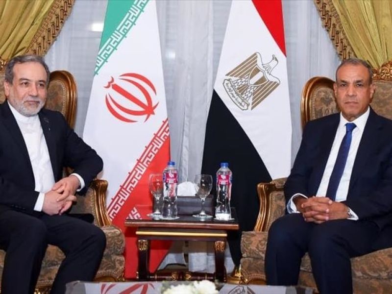 القاهرة وطهران تبحثان تعزيز العلاقات الثنائية والملف النووي