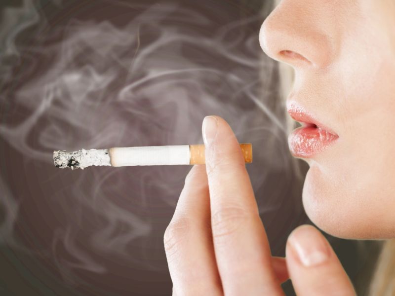 تفسير حلم شرب السجائر في المنام للعزباء والمتزوجة