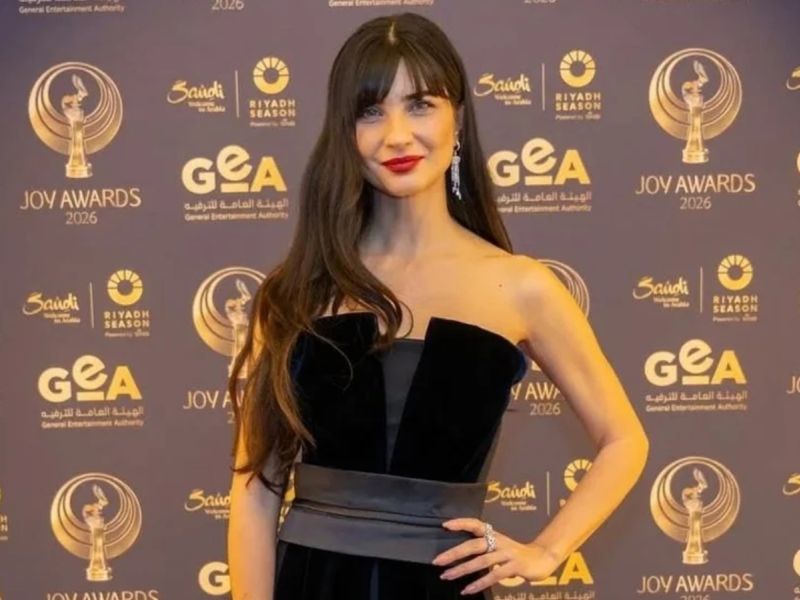 توبا بويوكستون تتربع على عرش الأناقة في Joy Awards 2026