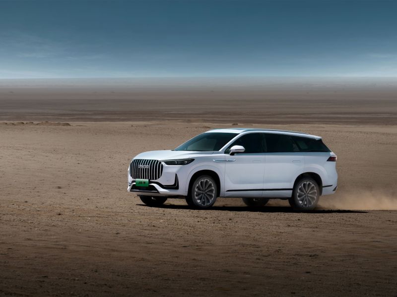 JAECOO J8 SHS (جايكو J8 SHS) تمهّد لمرحلة جديدة تجمع بين الأداء القوي والكفاءة العالية والفخامة العصرية، مع مركبة رياضية متعدّدة الاستخدام مزوّدة بسبعة مقاعد