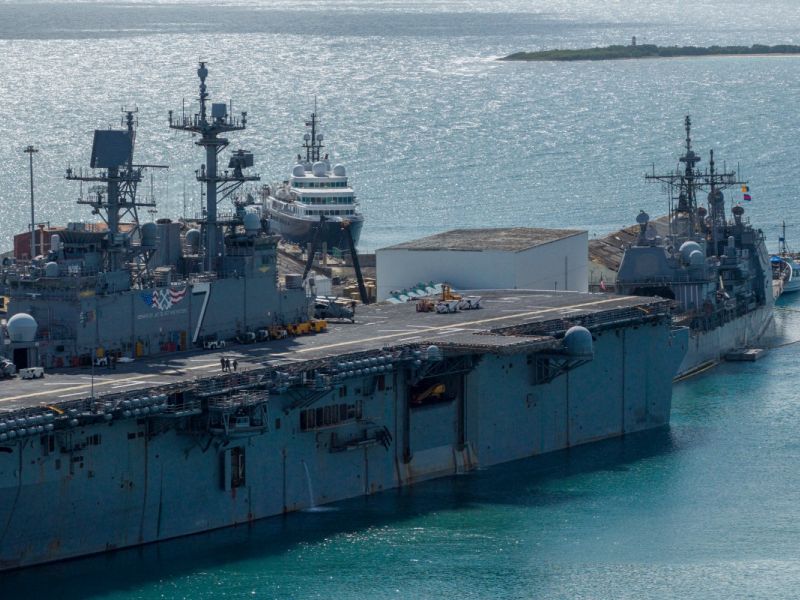 Despite military buildup, Washington pauses Iran strike plans