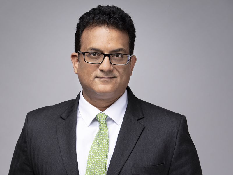 المشرق يطلق خدمة "Visa Commercial Pay" عبر الهاتف المتحرك