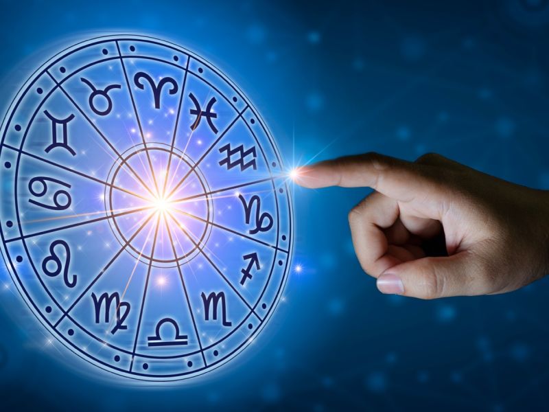 ماذا يخبئ لك الأسبوع الأول من مارس 2026 من ناحية الحب والعمل والصحة