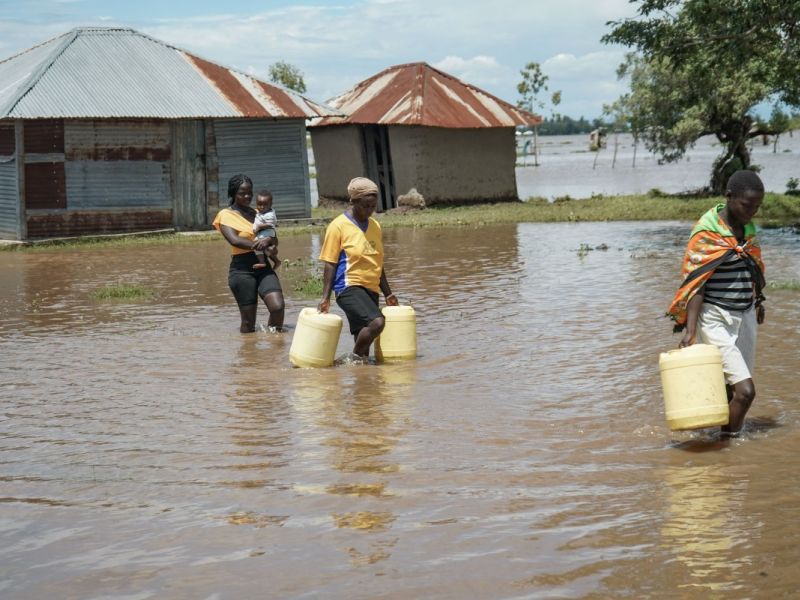 Flash floods kill 100 in western Kenya as villages submerged 