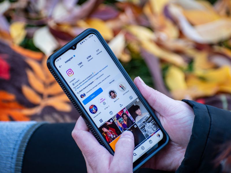 لأول مرة.. حكم يحمل إنستغرام ويوتيوب المسؤولية عن إدمان وسائل التواصل