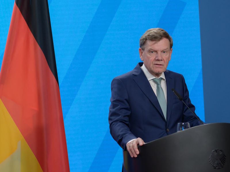 يوهان فاديفول في اجتماع بمدينة برلين.