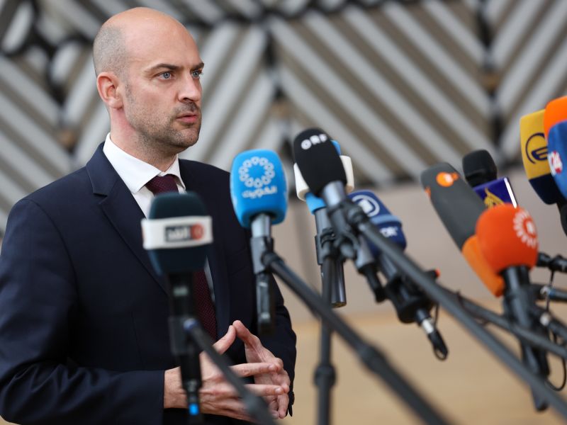 وزير الخارجية الفرنسي جان نويل بارو يصل لحضور اجتماع مجلس وزراء الاتحاد الأوروبي في بروكسل…