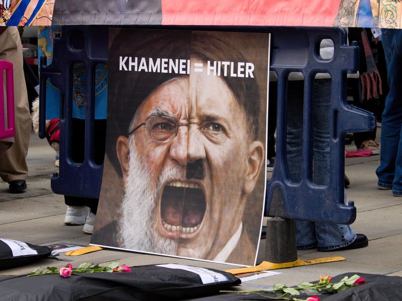 بعد مقتل خامنئي.. لاريجاني يكشف من سيقود إيران