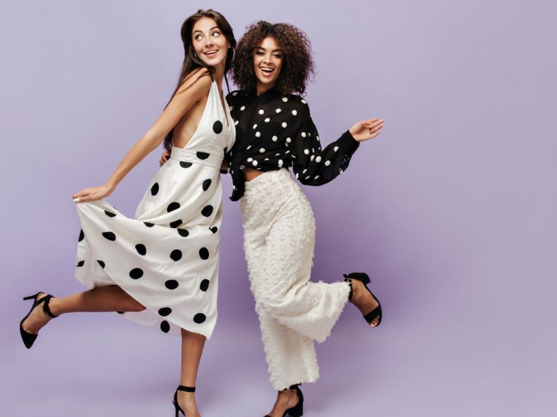 كيف تعتمدين موضة البولكا دوت في 2026 بأسلوب عصري وجذاب؟