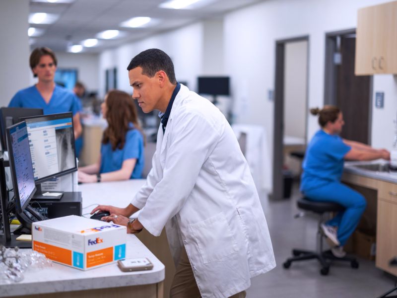 في إطار الاستجابة لتغيّرات السوق فيديكس تواصل دعم الشركات لضمان تدفق حركة البضائع