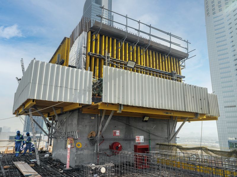 عزيزي للتطوير العقاري و"دوكا" تتعاونان لتنفيذ مبنى مواقف متطور لـ "برج عزيزي"