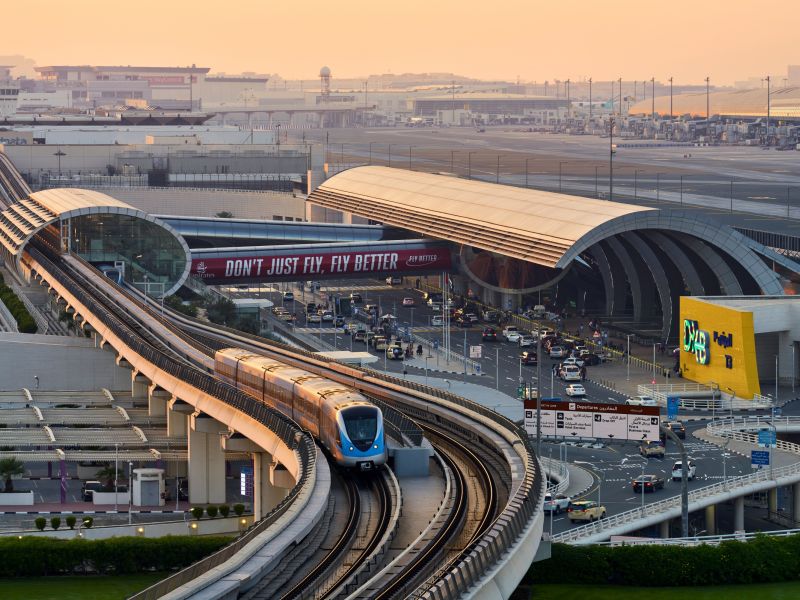 مطار دبي الدولي يحافظ على مستوى الربط العالمي وسط التحديات الإقليمية ويستعد لاستعادة زخم الطلب القوي على السفر تزامناً مع تخفيف قيود المجال الجوي في دولة الإمارات