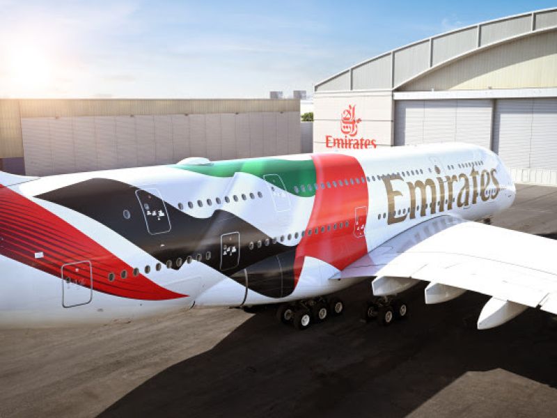 طيران الإمارات تكشف عن تصميم فريد لكسوة طائرة A380 تتألق بعلم دولة الإمارات