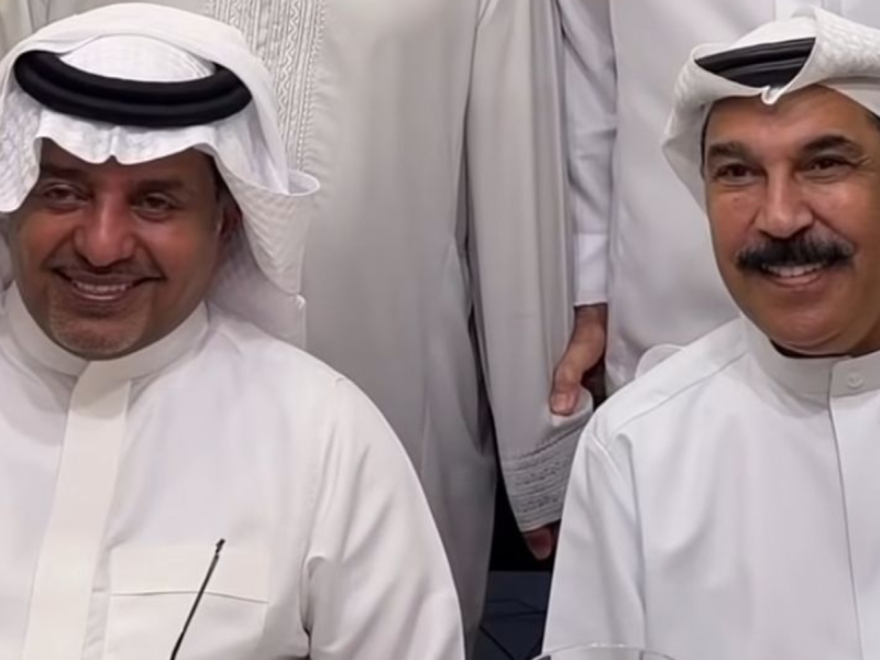 بعد رحلة العلاج.. عبدالله الرويشد يخطف الأنظار في لقاء جمعه براشد الماجد