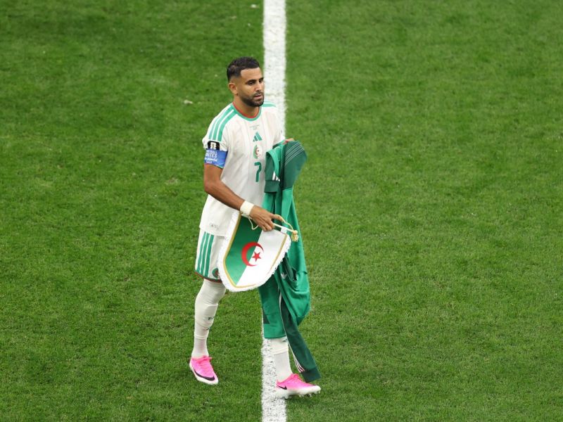 رياض محرز يعتزل اللعب الدولي مع منتخب الجزائر عقب مباراة سويسرا في كأس العالم 2026