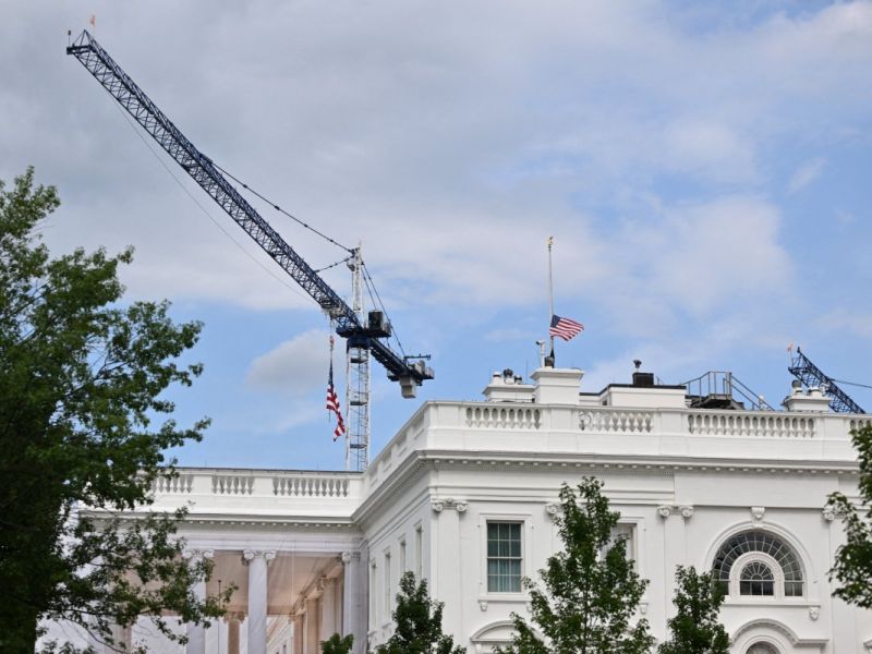 Half-mast flag at White House for Lindsey Graham