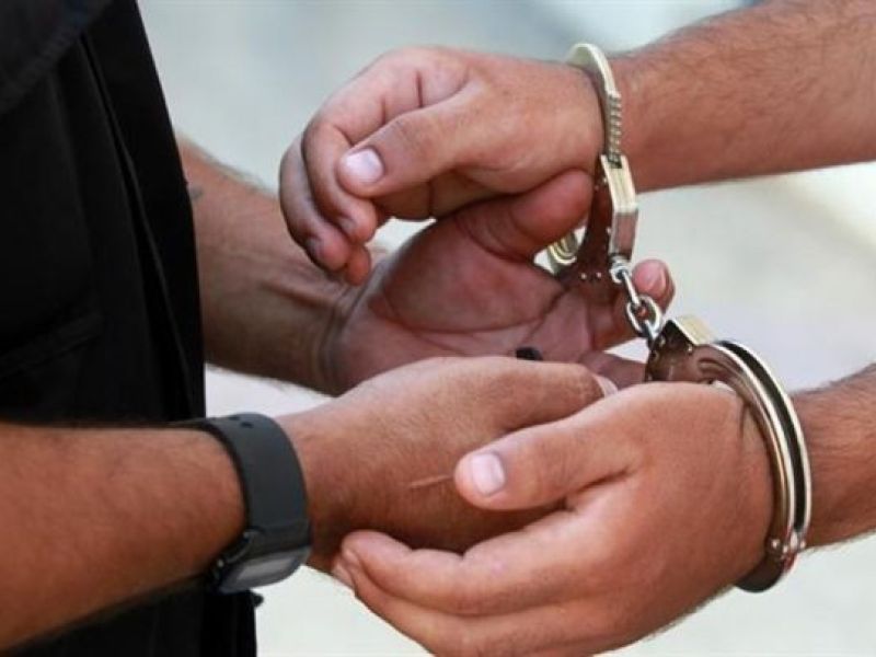 الأمن الداخلي في درعا يعلن توقيف متزعم عصابة متهم بجرائم قتل وسلب والاتجار بالمخدرات.