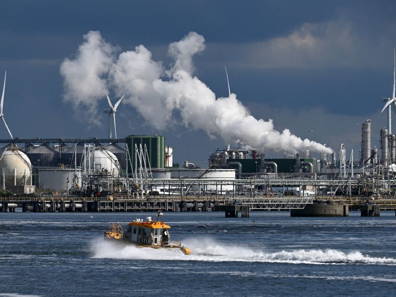 One killed, six injured in explosion at Rotterdam Port facility
