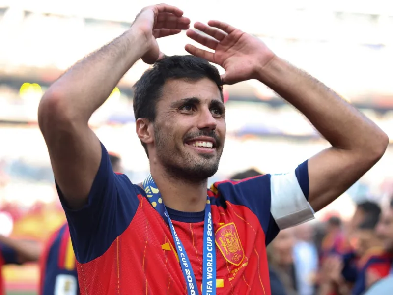 هل سيلعب رودري مع برشلونة ضد الأهلي في كأس خوان غامبر؟